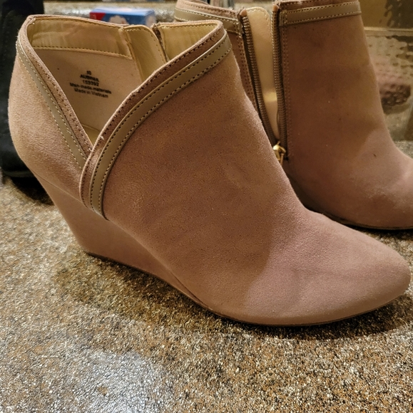 Xappeal tan faux suede  wedge boot - Picture 2 of 6